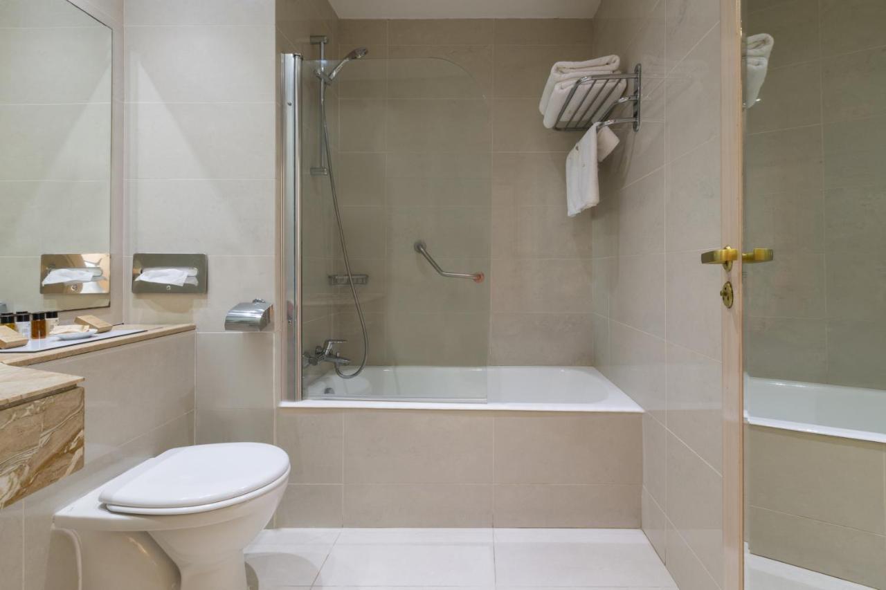 Standard Zimmer mit seitlichem Meerblick